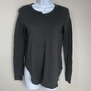 Left of Center Women's Long Sleeve Top Size XS
